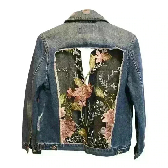 Ashely Vintage Charm Women's Denim Jacket Floral Back Blue Size S Casual - Picture 2 of 6